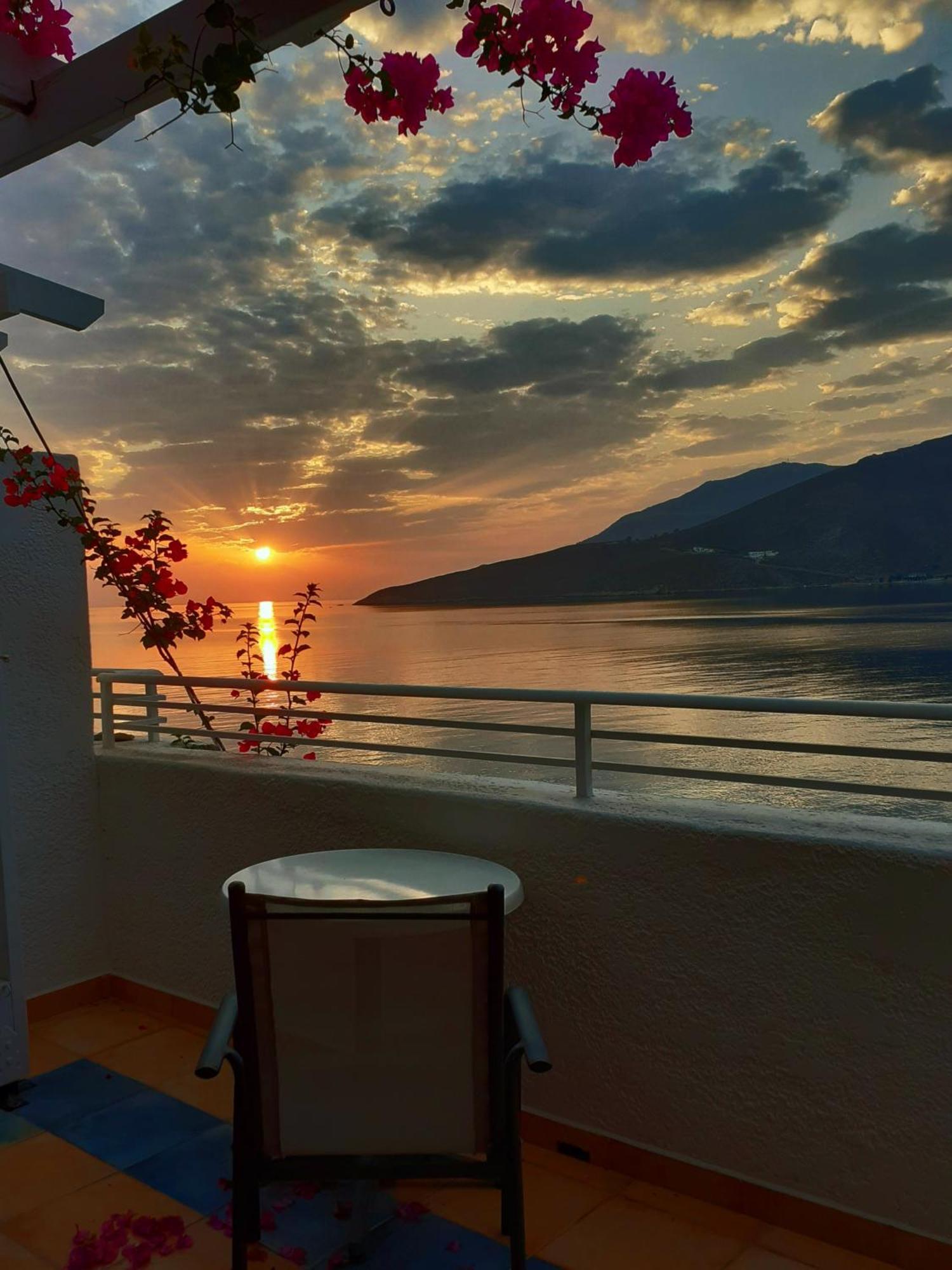 Ilidi Rock Aparthotel Livadia  Ngoại thất bức ảnh