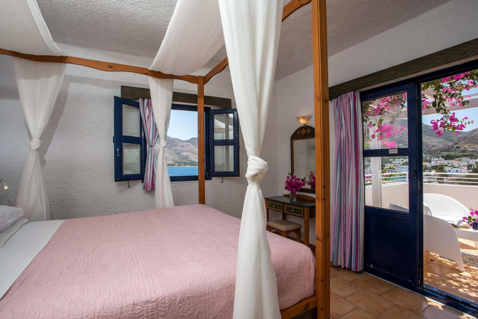 Ilidi Rock Aparthotel Livadia  Ngoại thất bức ảnh