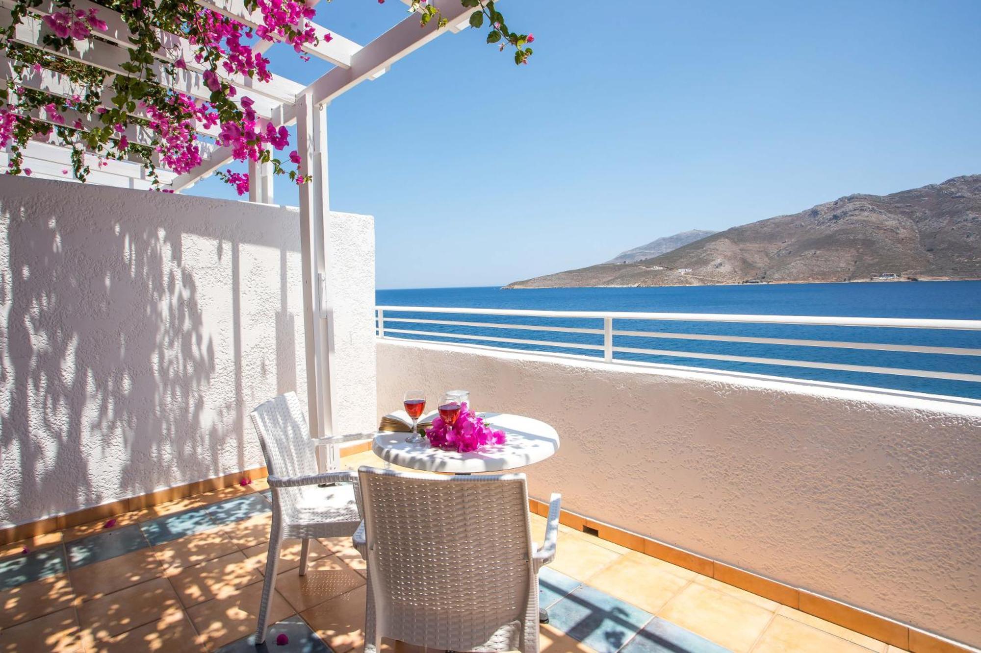Ilidi Rock Aparthotel Livadia  Ngoại thất bức ảnh