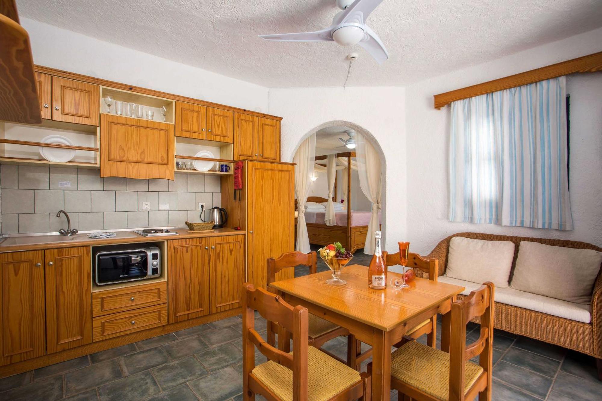 Ilidi Rock Aparthotel Livadia  Ngoại thất bức ảnh