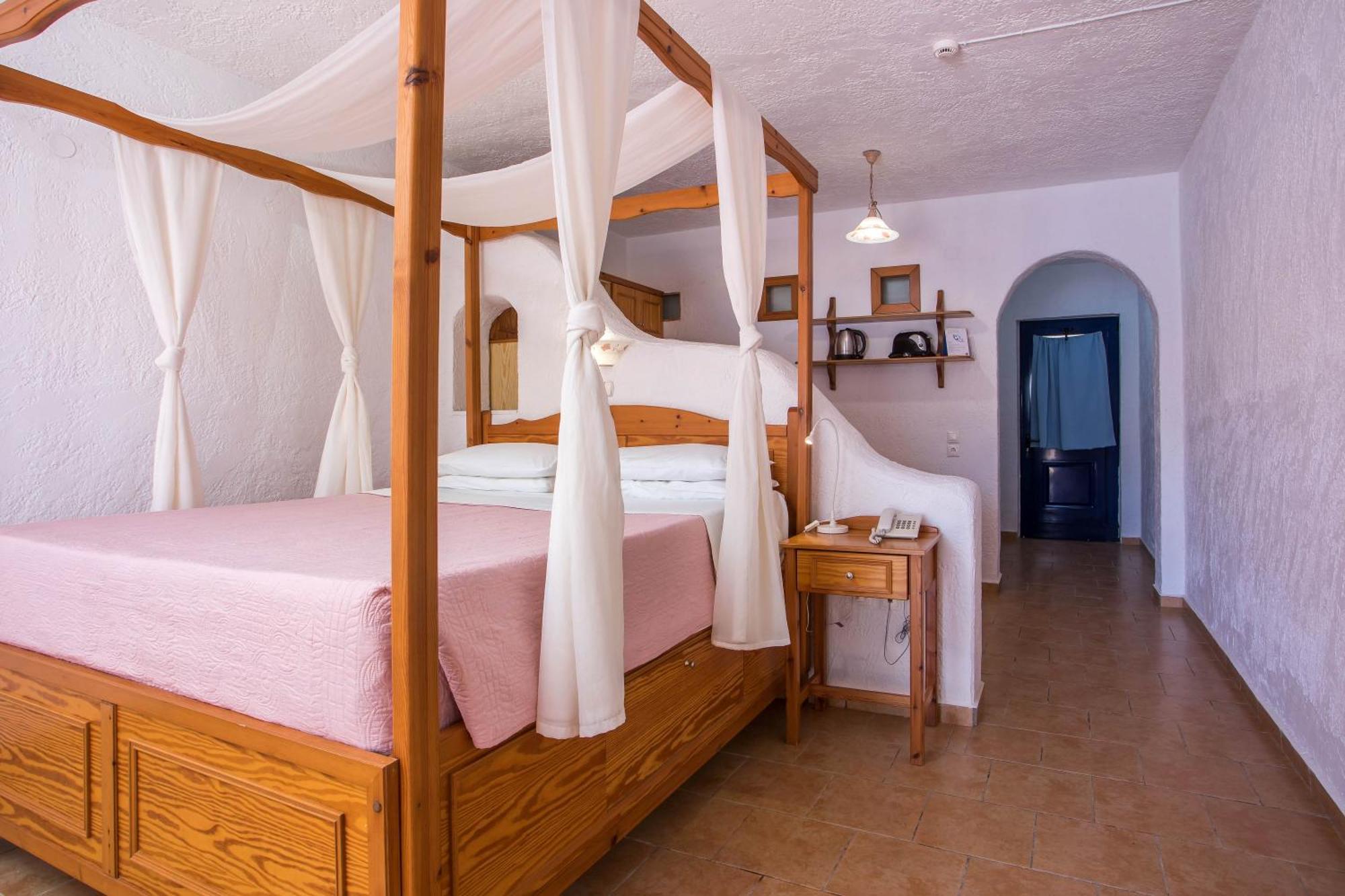 Ilidi Rock Aparthotel Livadia  Ngoại thất bức ảnh